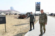 Prezident İlham Əliyev Bakıda Hərbi Qənimətlər Parkının açılışında iştirak edib (YENİLƏNİB - 2) (FOTO/VİDEO)