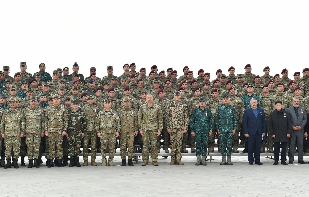 Prezident İlham Əliyev Bakıda Hərbi Qənimətlər Parkının açılışında iştirak edib (YENİLƏNİB - 2) (FOTO/VİDEO)