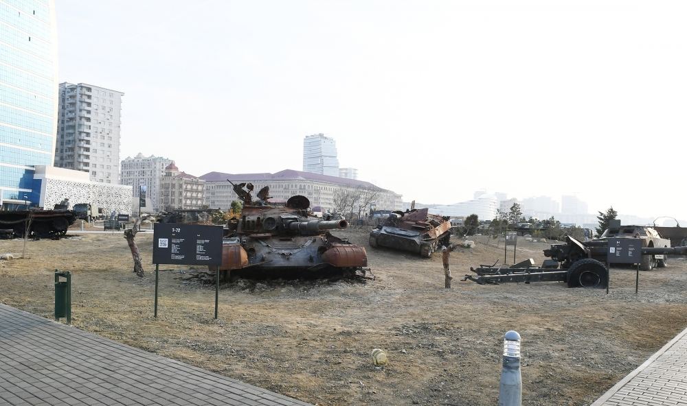 Prezident İlham Əliyev Bakıda Hərbi Qənimətlər Parkının açılışında iştirak edib (YENİLƏNİB - 2) (FOTO/VİDEO)