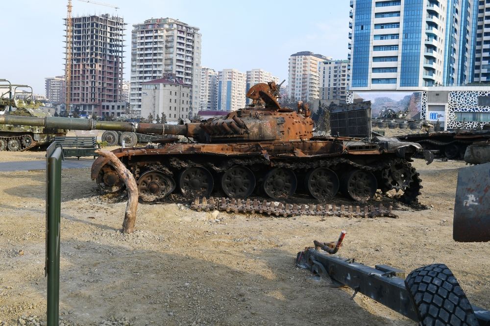 Prezident İlham Əliyev Bakıda Hərbi Qənimətlər Parkının açılışında iştirak edib (YENİLƏNİB - 2) (FOTO/VİDEO)