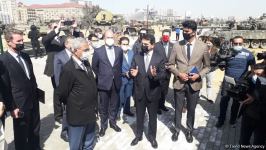 Dünyanın aparıcı beyin mərkəzlərinin nümayəndələri Hərbi Qənimətlər Parkına gəlib (FOTO)