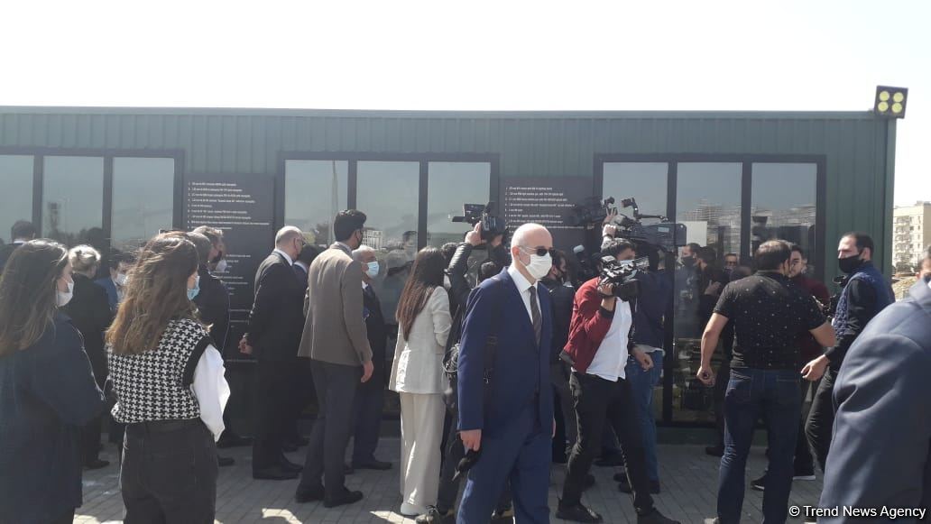 Dünyanın aparıcı beyin mərkəzlərinin nümayəndələri Hərbi Qənimətlər Parkına gəlib (FOTO)