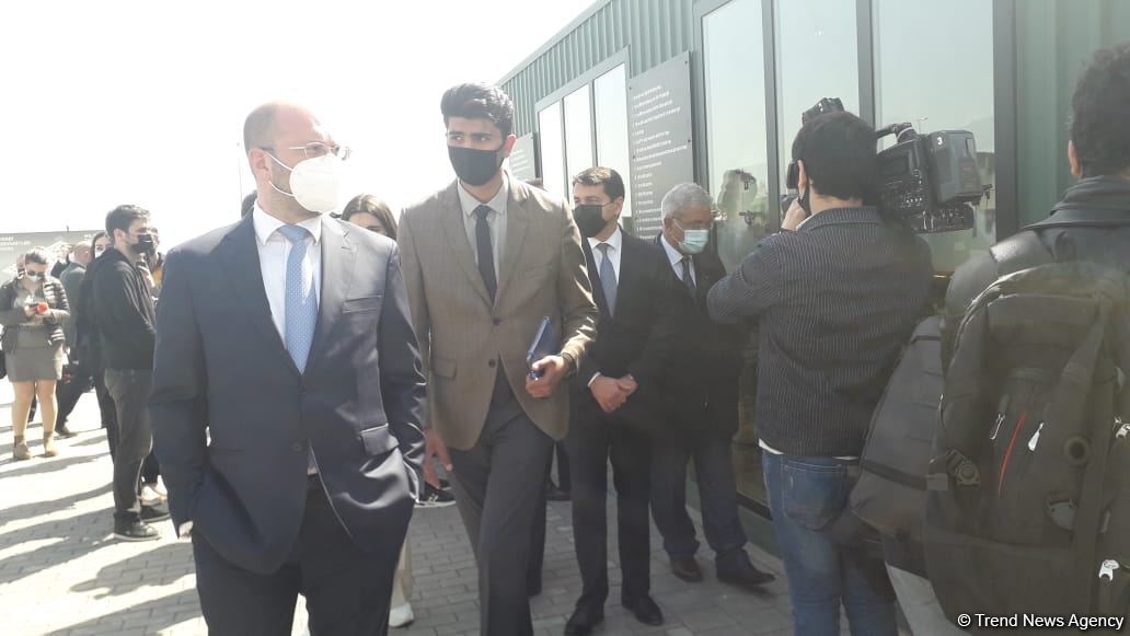 Dünyanın aparıcı beyin mərkəzlərinin nümayəndələri Hərbi Qənimətlər Parkına gəlib (FOTO)