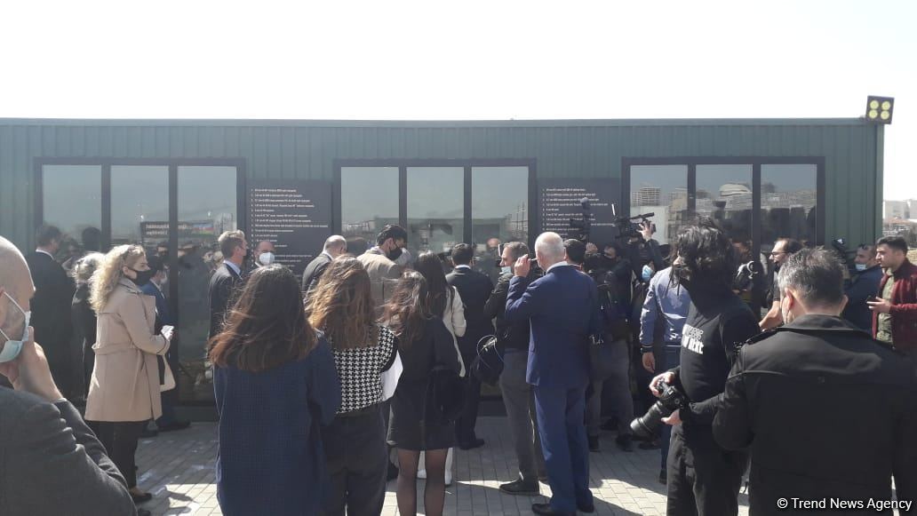 Dünyanın aparıcı beyin mərkəzlərinin nümayəndələri Hərbi Qənimətlər Parkına gəlib (FOTO)