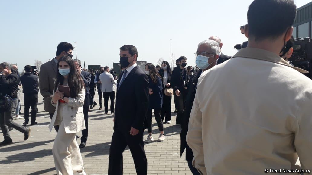 Dünyanın aparıcı beyin mərkəzlərinin nümayəndələri Hərbi Qənimətlər Parkına gəlib (FOTO)
