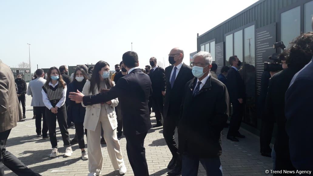 Dünyanın aparıcı beyin mərkəzlərinin nümayəndələri Hərbi Qənimətlər Parkına gəlib (FOTO)