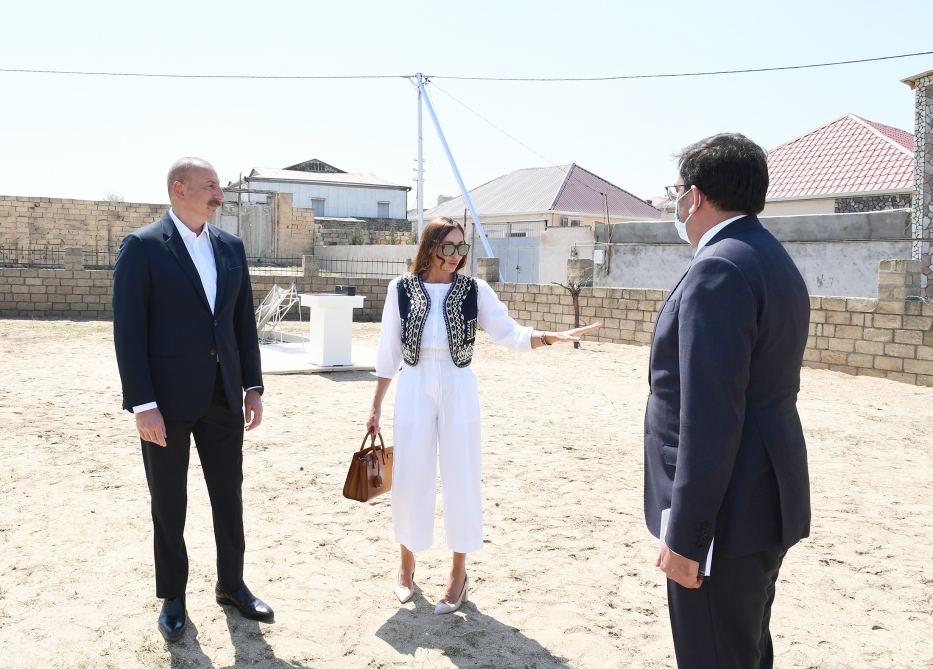 Prezident İlham Əliyev və birinci xanım Mehriban Əliyeva Pirşağıda yenidənqurma və təmir-bərpa işlərinin təməlqoyma tədbirində iştirak ediblər (FOTO/VİDEO) (YENİLƏNİB-2)