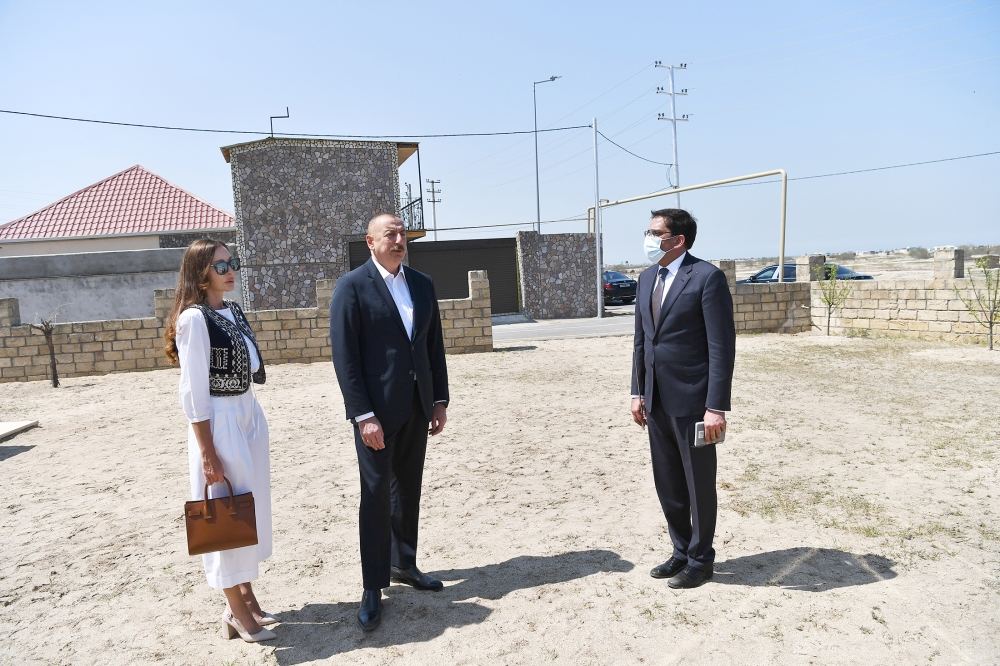 Prezident İlham Əliyev və birinci xanım Mehriban Əliyeva Pirşağıda yenidənqurma və təmir-bərpa işlərinin təməlqoyma tədbirində iştirak ediblər (FOTO/VİDEO) (YENİLƏNİB-2)