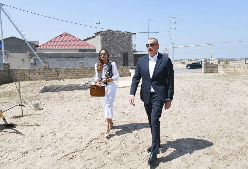 Prezident İlham Əliyev və birinci xanım Mehriban Əliyeva Pirşağıda yenidənqurma və təmir-bərpa işlərinin təməlqoyma tədbirində iştirak ediblər (FOTO/VİDEO) (YENİLƏNİB-2)