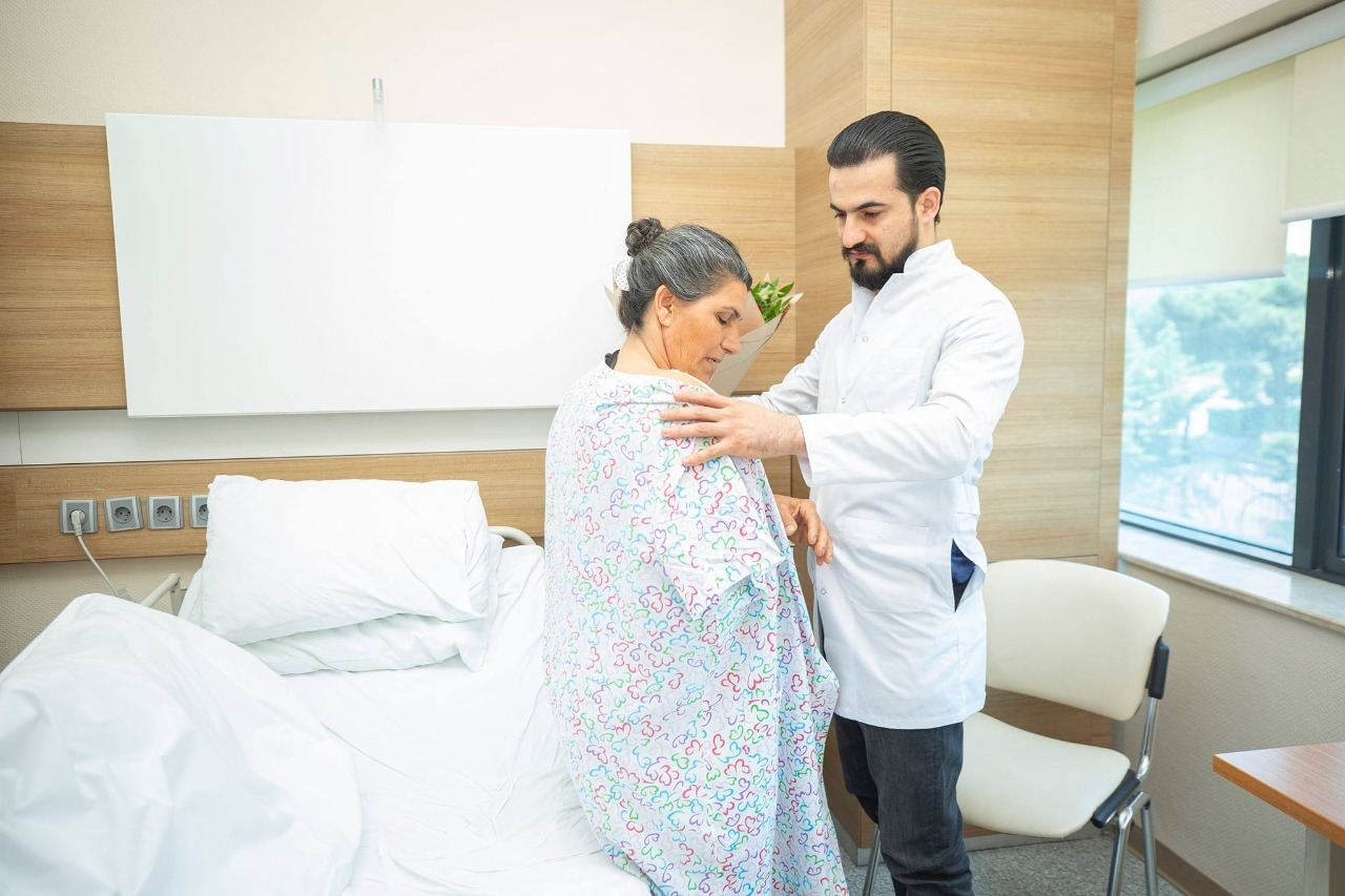 "YAŞAT" Fondu daha bir şəhid anası və qazinin əməliyyat xərclərini ödədi (FOTO)