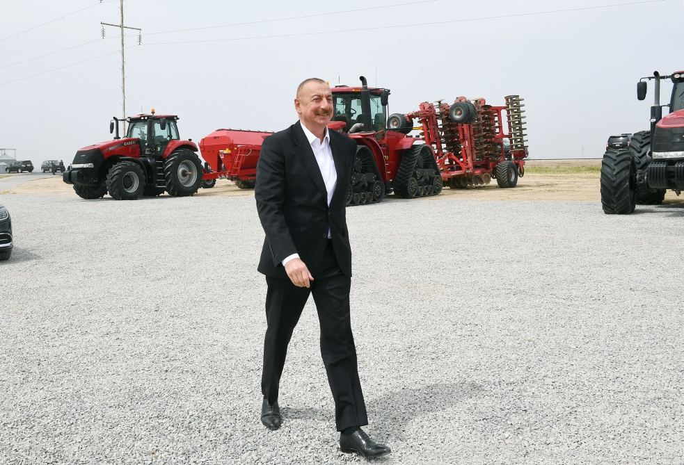 Prezident İlham Əliyev Hacıqabulda "Aqro Dairy" MMC-nin aqroparkının təqdimatında iştirak edib (FOTO)(YENİLƏNİB)
