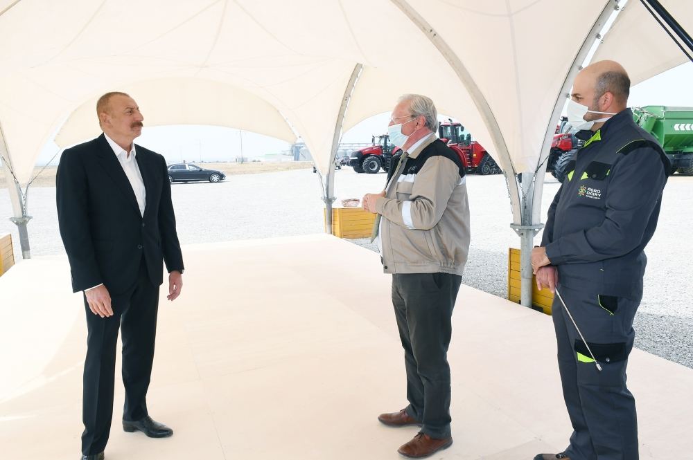 Prezident İlham Əliyev Hacıqabulda "Aqro Dairy" MMC-nin aqroparkının təqdimatında iştirak edib (FOTO)(YENİLƏNİB)