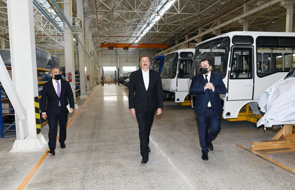 Prezident İlham Əliyev Hacıqabul Sənaye Məhəlləsinin açılışında iştirak edib (FOTO) (YENİLƏNİB)