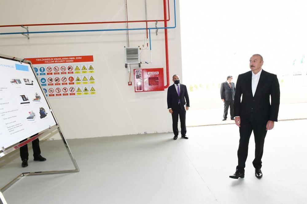 Prezident İlham Əliyev Hacıqabul Sənaye Məhəlləsinin açılışında iştirak edib (FOTO) (YENİLƏNİB)