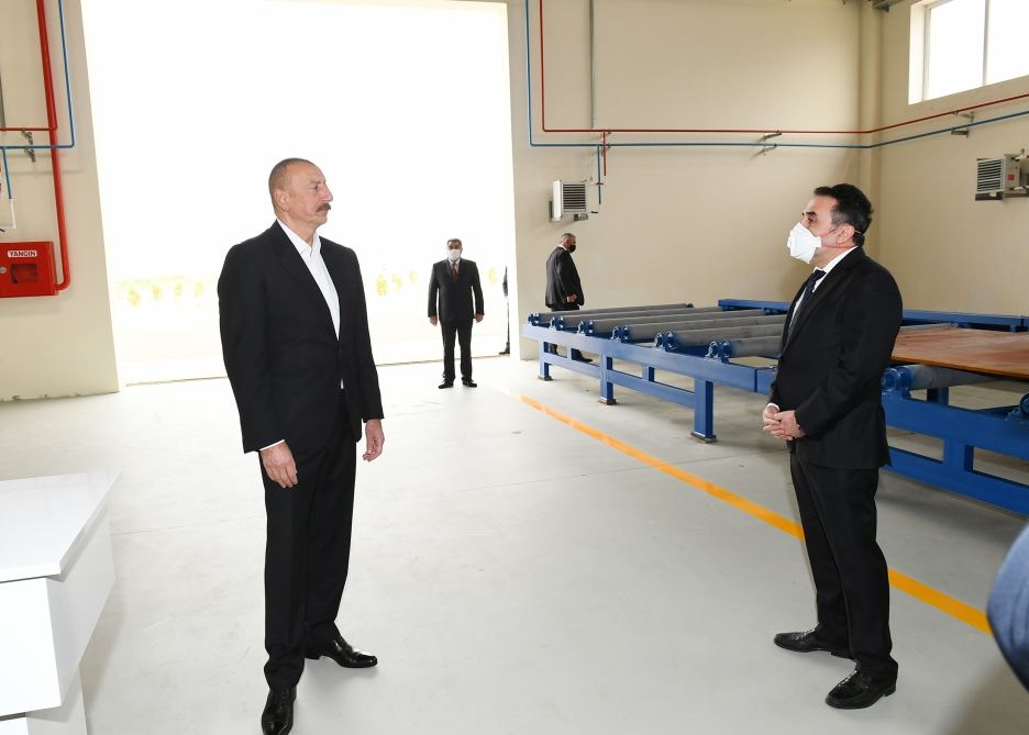 Prezident İlham Əliyev Hacıqabul Sənaye Məhəlləsinin açılışında iştirak edib (FOTO) (YENİLƏNİB)