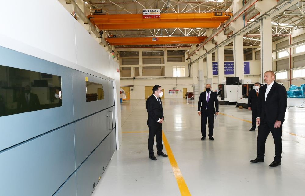 Prezident İlham Əliyev Hacıqabul Sənaye Məhəlləsinin açılışında iştirak edib (FOTO) (YENİLƏNİB)