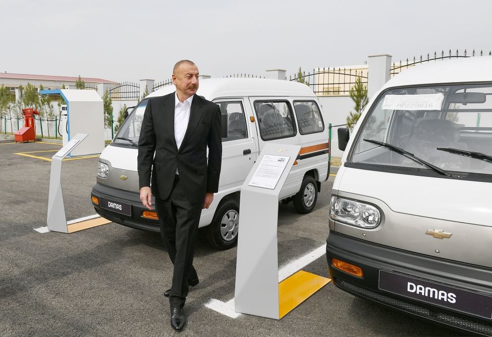 Prezident İlham Əliyev Hacıqabul Sənaye Məhəlləsinin açılışında iştirak edib (FOTO) (YENİLƏNİB)