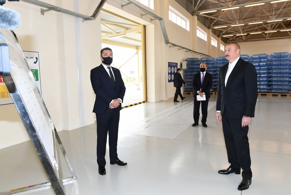 Prezident İlham Əliyev Hacıqabul Sənaye Məhəlləsinin açılışında iştirak edib (FOTO) (YENİLƏNİB)