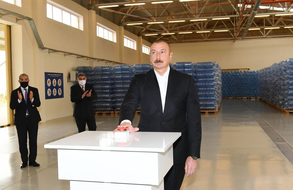 Prezident İlham Əliyev Hacıqabul Sənaye Məhəlləsinin açılışında iştirak edib (FOTO) (YENİLƏNİB)