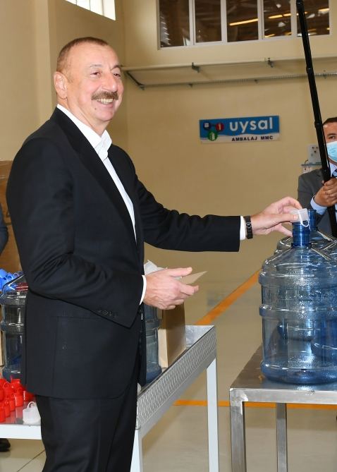 Prezident İlham Əliyev Hacıqabul Sənaye Məhəlləsinin açılışında iştirak edib (FOTO) (YENİLƏNİB)