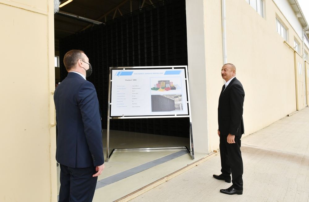 Prezident İlham Əliyev Hacıqabul Sənaye Məhəlləsinin açılışında iştirak edib (FOTO) (YENİLƏNİB)