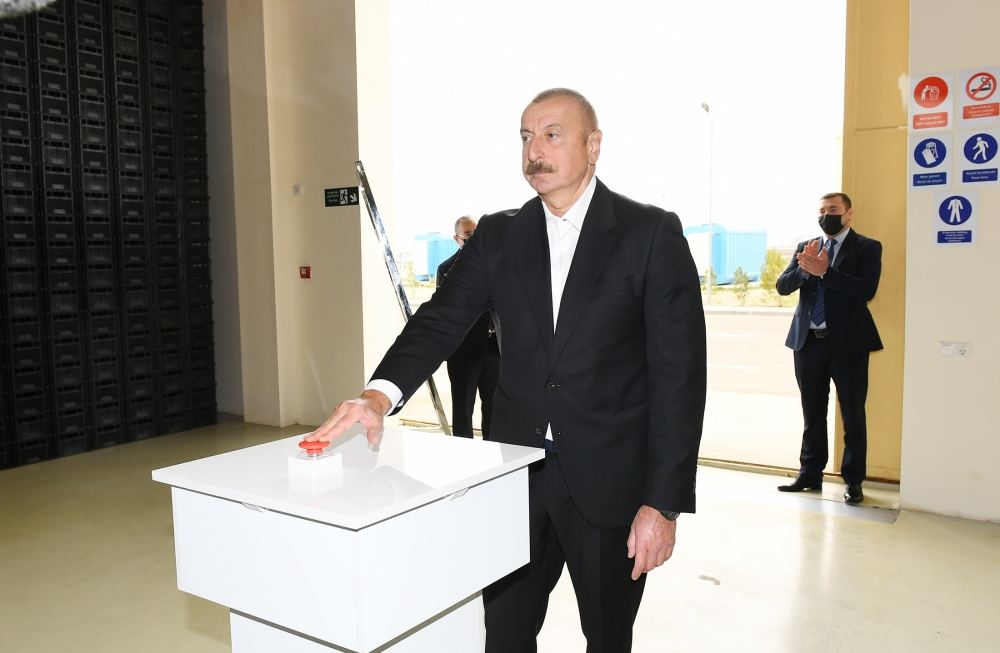 Prezident İlham Əliyev Hacıqabul Sənaye Məhəlləsinin açılışında iştirak edib (FOTO) (YENİLƏNİB)