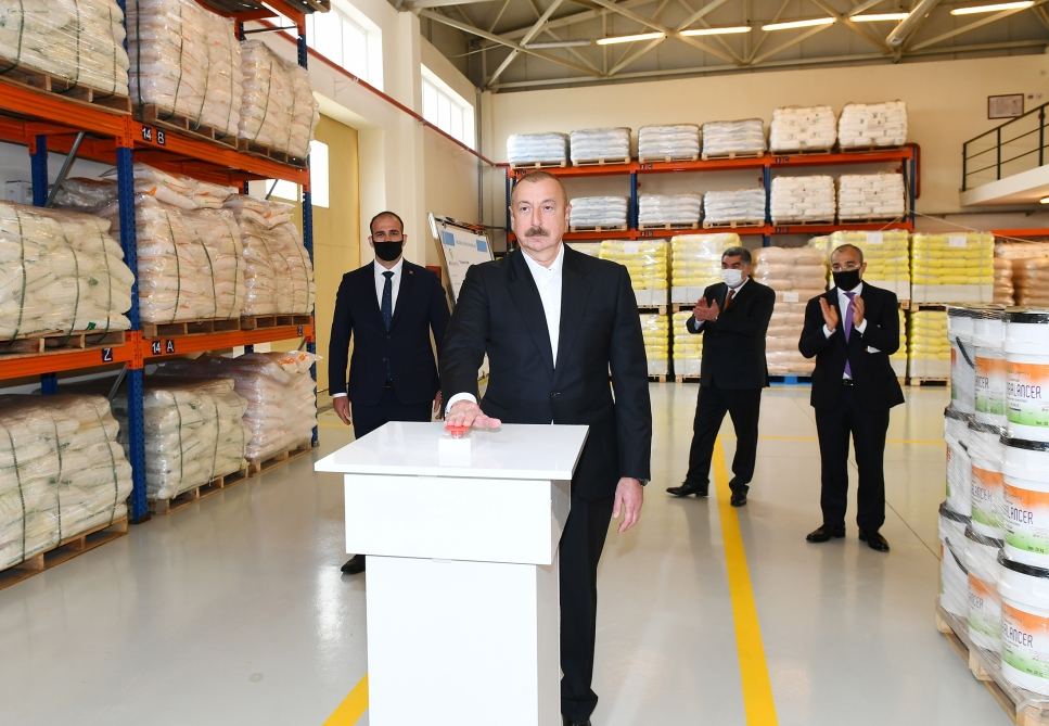 Prezident İlham Əliyev Hacıqabul Sənaye Məhəlləsinin açılışında iştirak edib (FOTO) (YENİLƏNİB)
