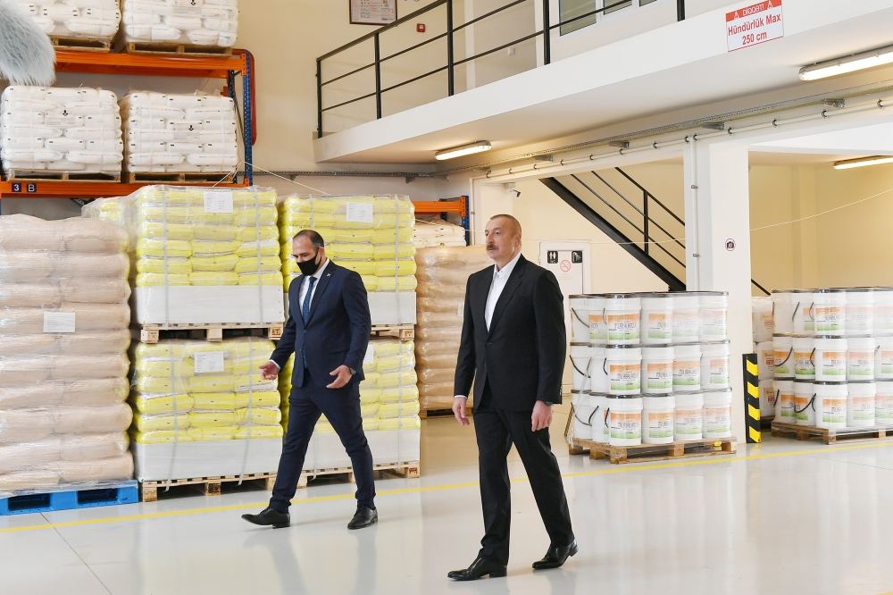 Prezident İlham Əliyev Hacıqabul Sənaye Məhəlləsinin açılışında iştirak edib (FOTO) (YENİLƏNİB)