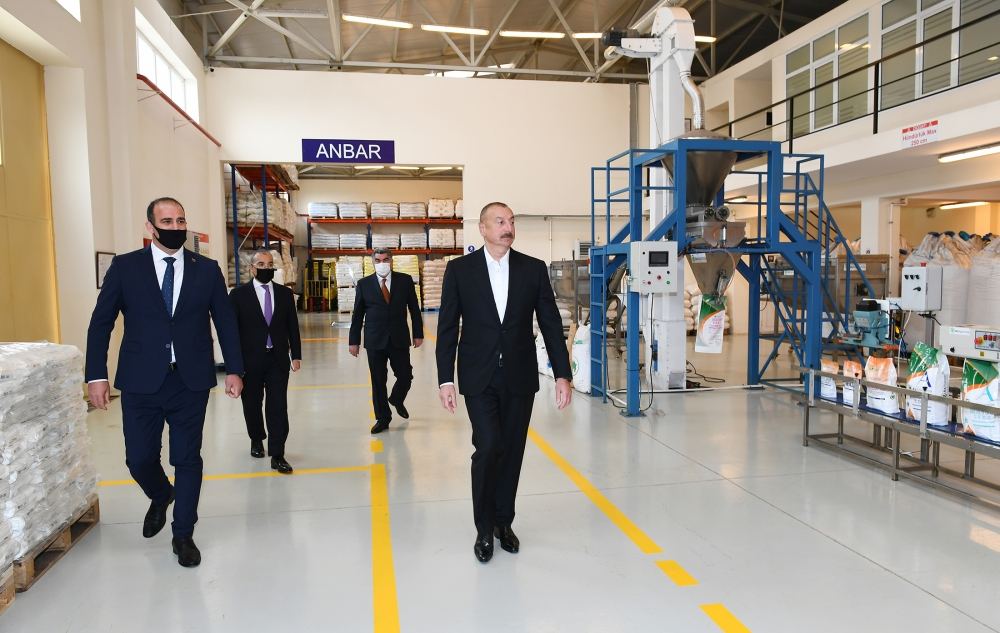 Prezident İlham Əliyev Hacıqabul Sənaye Məhəlləsinin açılışında iştirak edib (FOTO) (YENİLƏNİB)