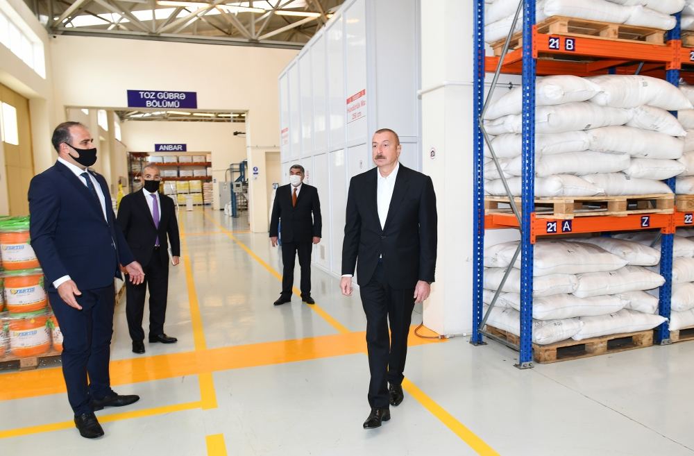 Prezident İlham Əliyev Hacıqabul Sənaye Məhəlləsinin açılışında iştirak edib (FOTO) (YENİLƏNİB)
