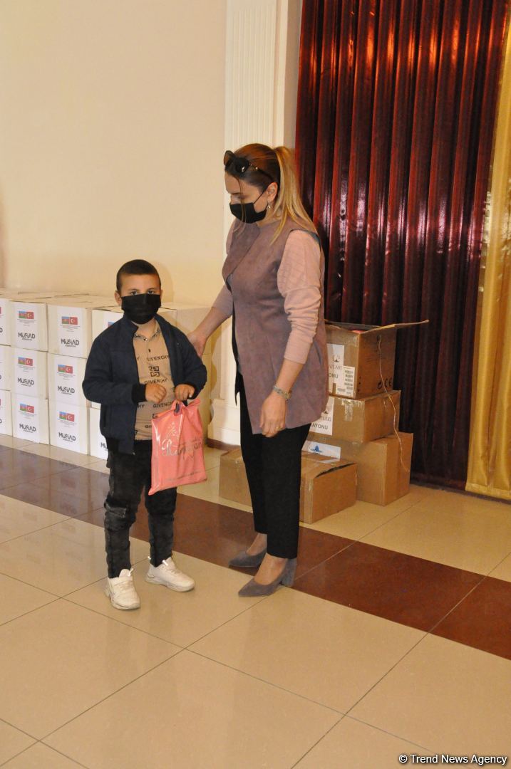 Deputat Sevil Mikayılovanın təşəbbüsü ilə Xudatda ərzaq sovqatı paylanılıb (FOTO)