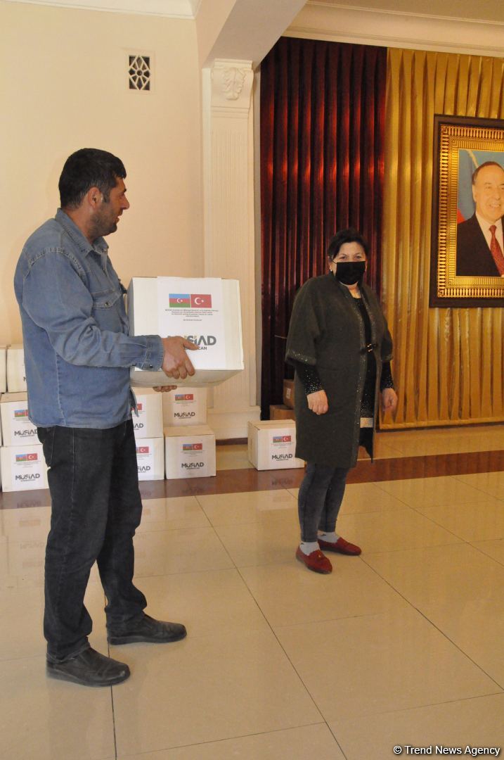 Deputat Sevil Mikayılovanın təşəbbüsü ilə Xudatda ərzaq sovqatı paylanılıb (FOTO)