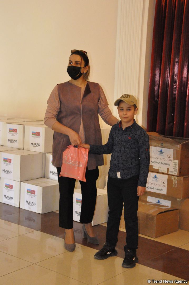 Deputat Sevil Mikayılovanın təşəbbüsü ilə Xudatda ərzaq sovqatı paylanılıb (FOTO)