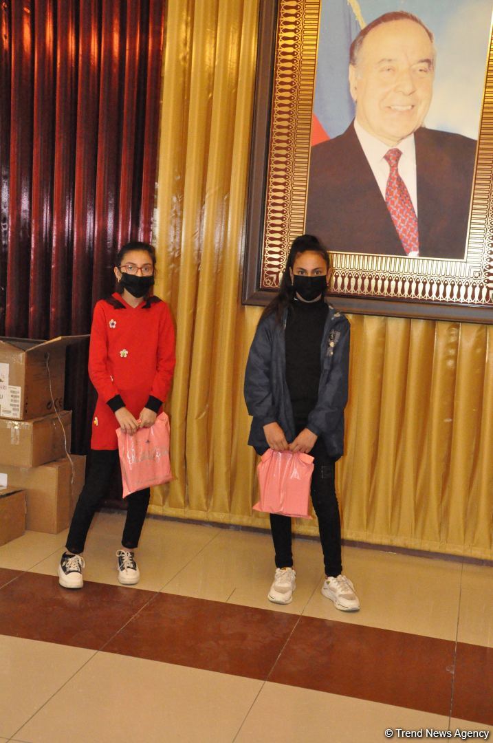 Deputat Sevil Mikayılovanın təşəbbüsü ilə Xudatda ərzaq sovqatı paylanılıb (FOTO)