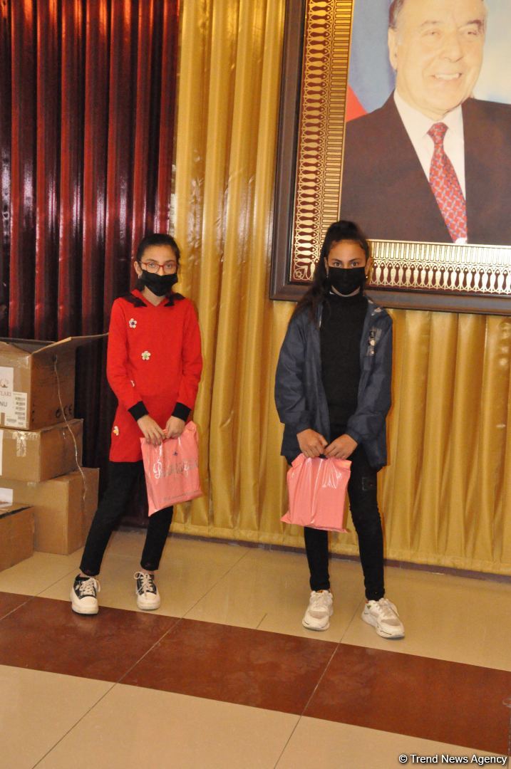 Deputat Sevil Mikayılovanın təşəbbüsü ilə Xudatda ərzaq sovqatı paylanılıb (FOTO)