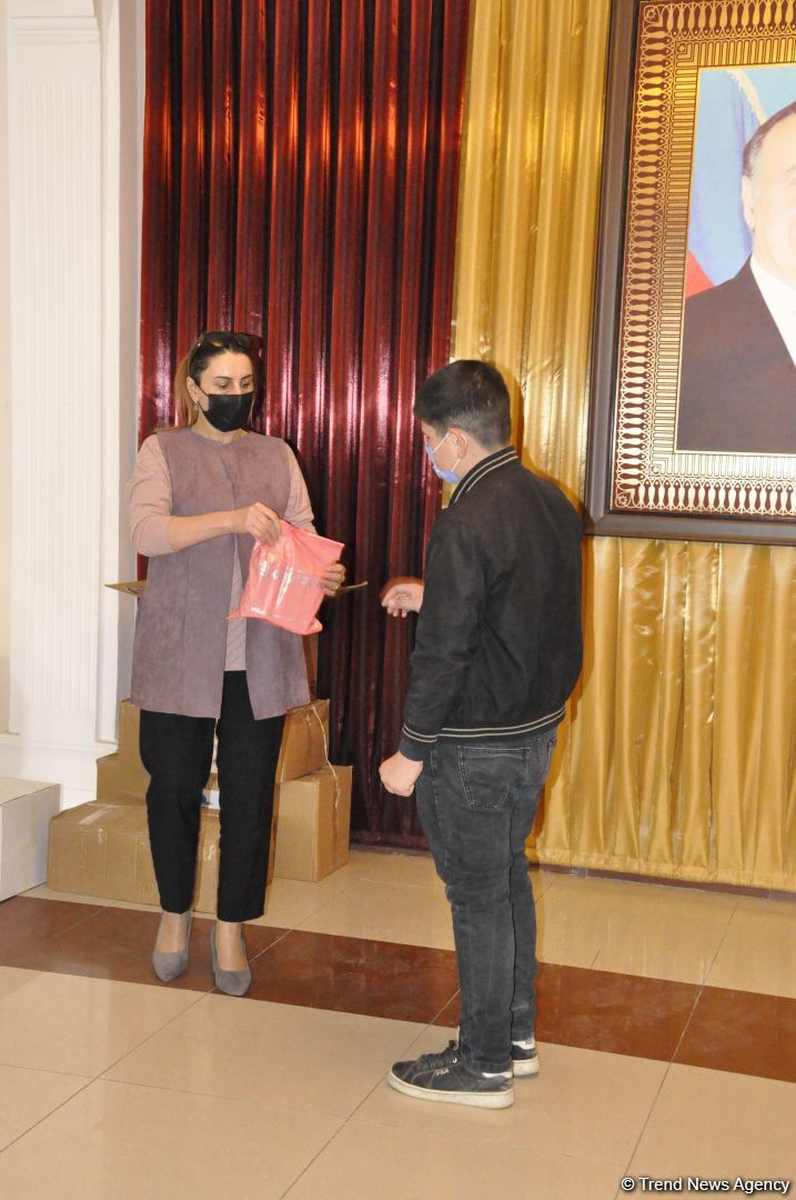 Deputat Sevil Mikayılovanın təşəbbüsü ilə Xudatda ərzaq sovqatı paylanılıb (FOTO)