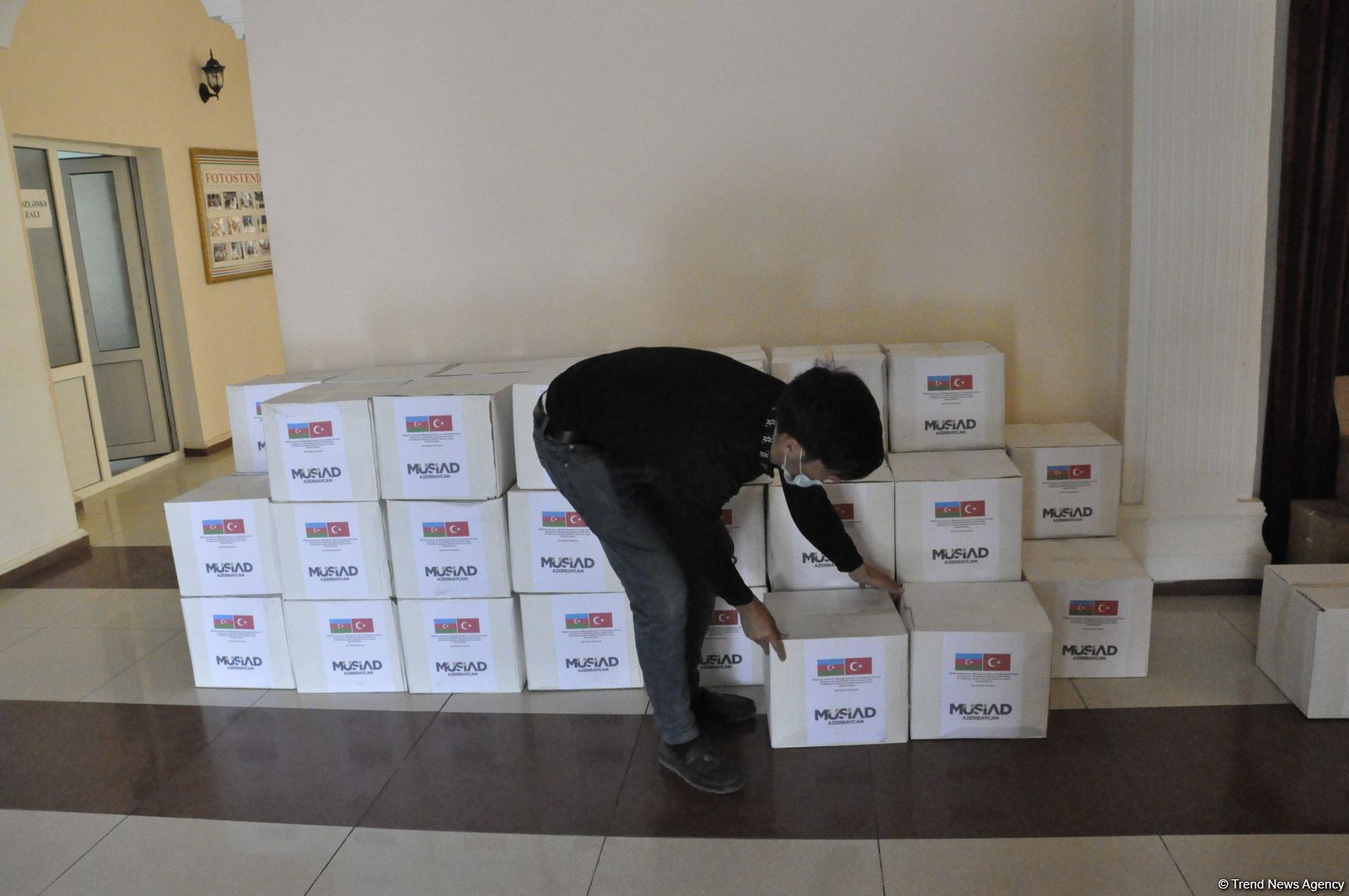 Deputat Sevil Mikayılovanın təşəbbüsü ilə Xudatda ərzaq sovqatı paylanılıb (FOTO)