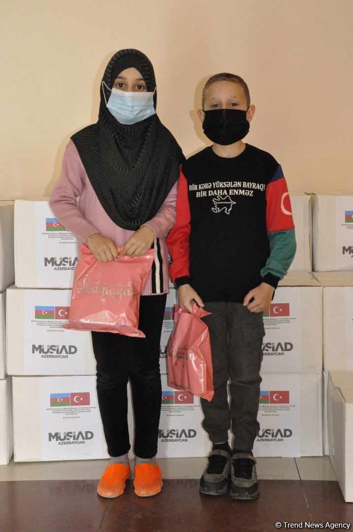 Deputat Sevil Mikayılovanın təşəbbüsü ilə Xudatda ərzaq sovqatı paylanılıb (FOTO)