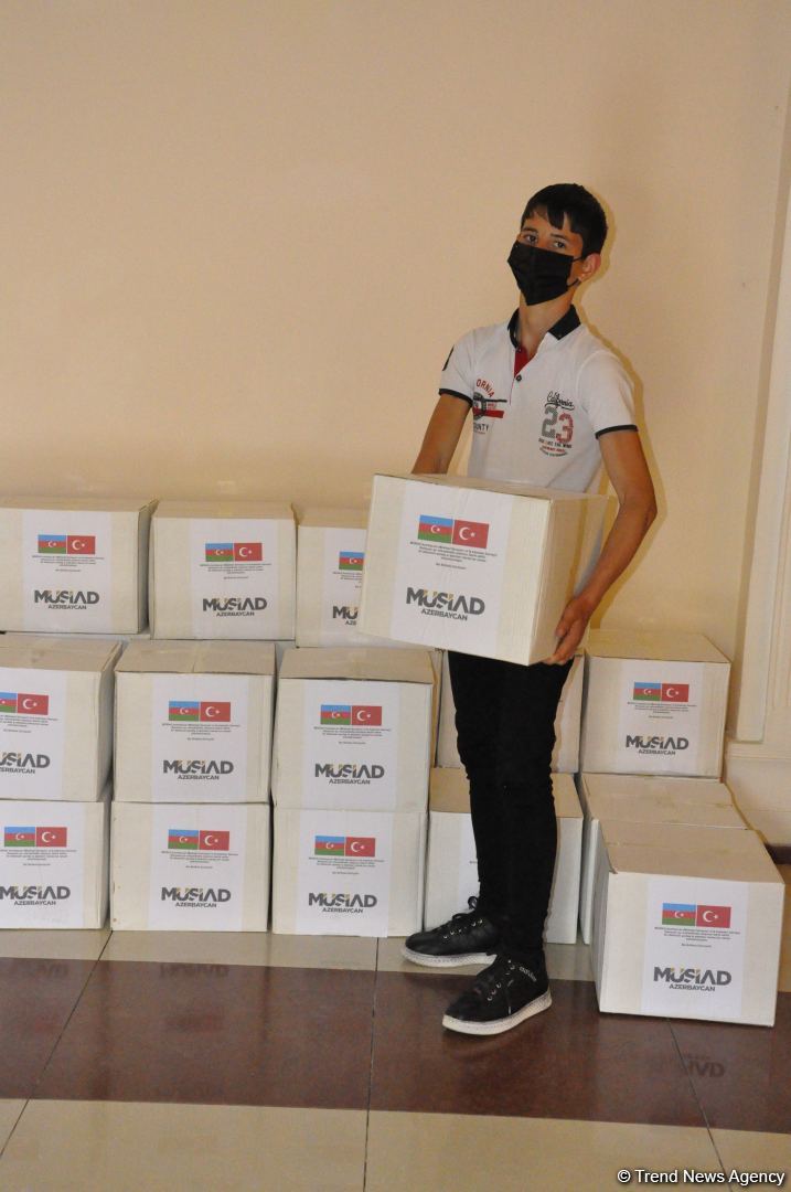 Deputat Sevil Mikayılovanın təşəbbüsü ilə Xudatda ərzaq sovqatı paylanılıb (FOTO)