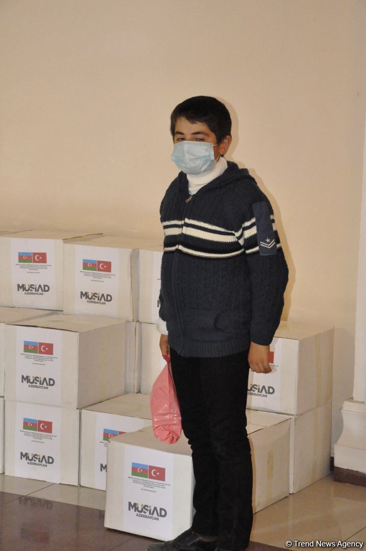 Deputat Sevil Mikayılovanın təşəbbüsü ilə Xudatda ərzaq sovqatı paylanılıb (FOTO)