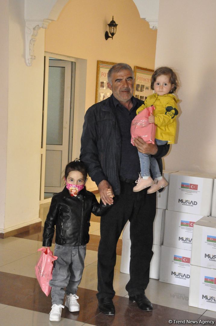 Deputat Sevil Mikayılovanın təşəbbüsü ilə Xudatda ərzaq sovqatı paylanılıb (FOTO)
