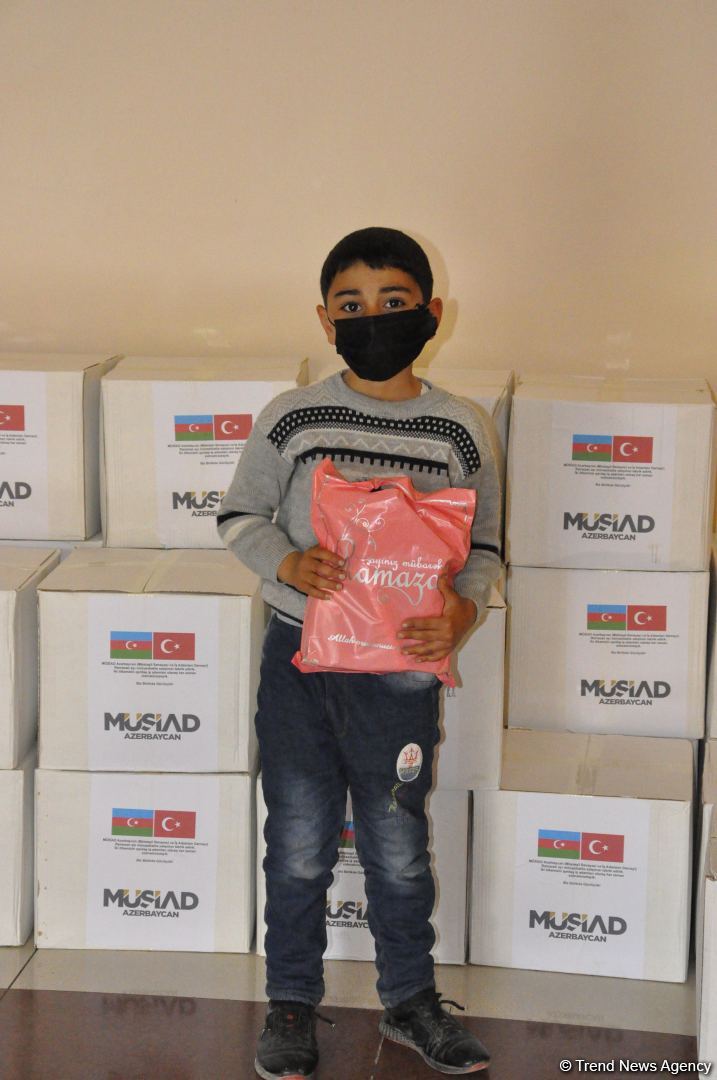 Deputat Sevil Mikayılovanın təşəbbüsü ilə Xudatda ərzaq sovqatı paylanılıb (FOTO)