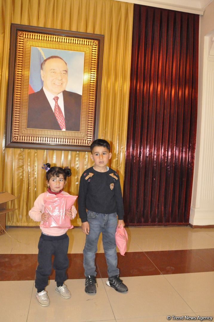 Deputat Sevil Mikayılovanın təşəbbüsü ilə Xudatda ərzaq sovqatı paylanılıb (FOTO)