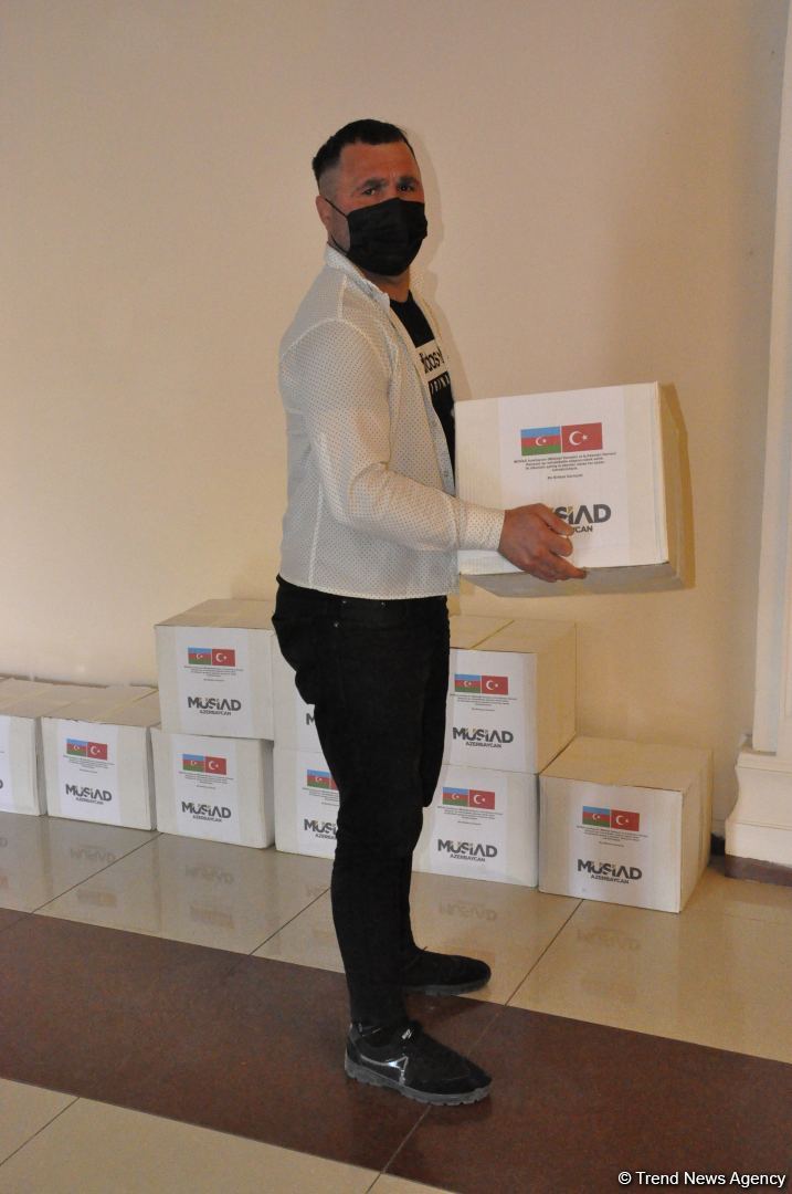 Deputat Sevil Mikayılovanın təşəbbüsü ilə Xudatda ərzaq sovqatı paylanılıb (FOTO)