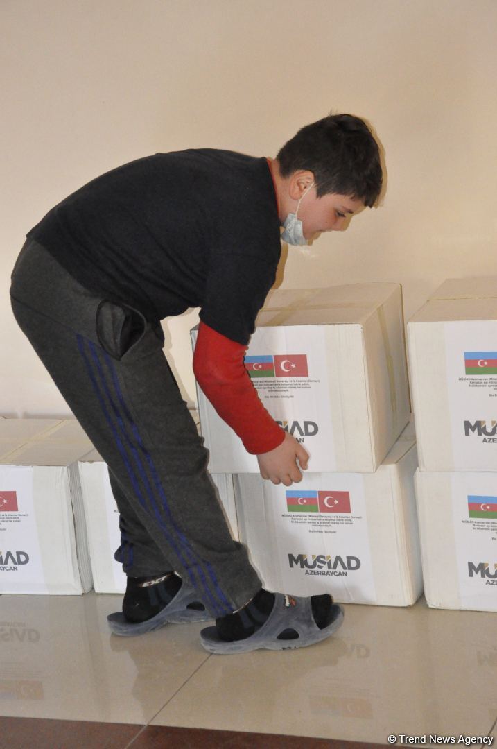 Deputat Sevil Mikayılovanın təşəbbüsü ilə Xudatda ərzaq sovqatı paylanılıb (FOTO)