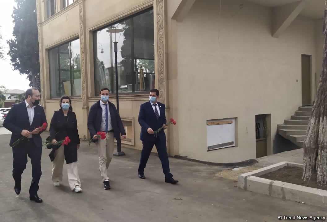 Fransalı hüquqşünaslar Gəncəyə səfər ediblər (FOTO)