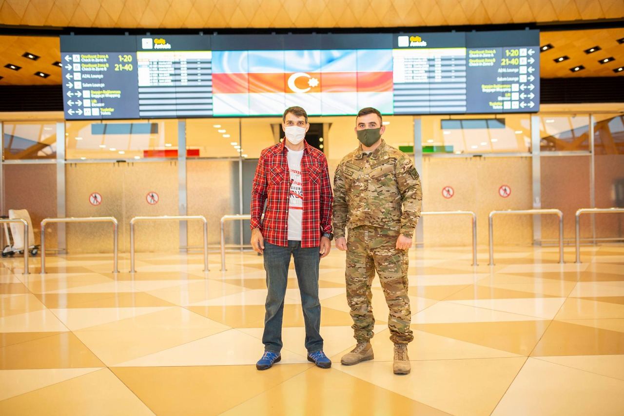 Türkiyəyə göndərilən daha 2 qazimiz sağalaraq Azərbaycana qayıtdı (FOTO)