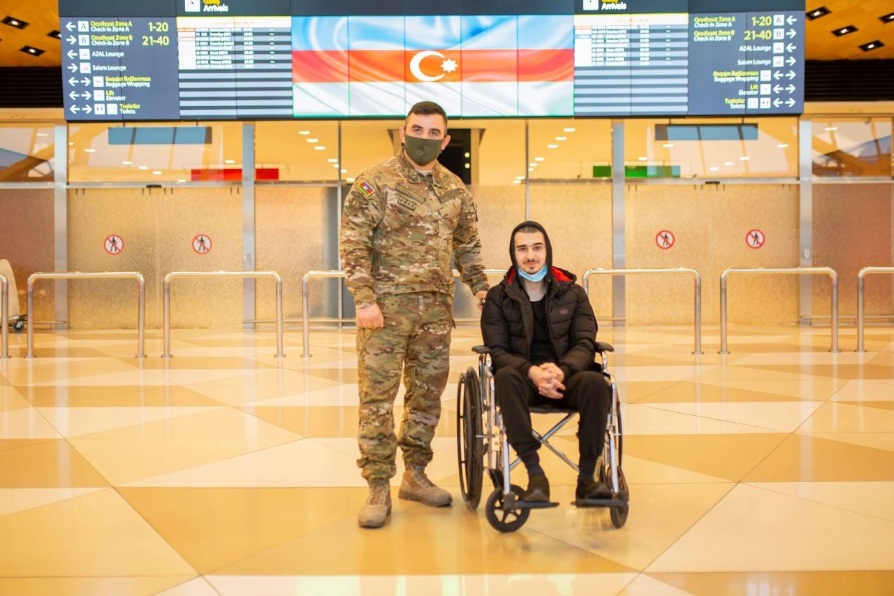 Türkiyəyə göndərilən daha 2 qazimiz sağalaraq Azərbaycana qayıtdı (FOTO)