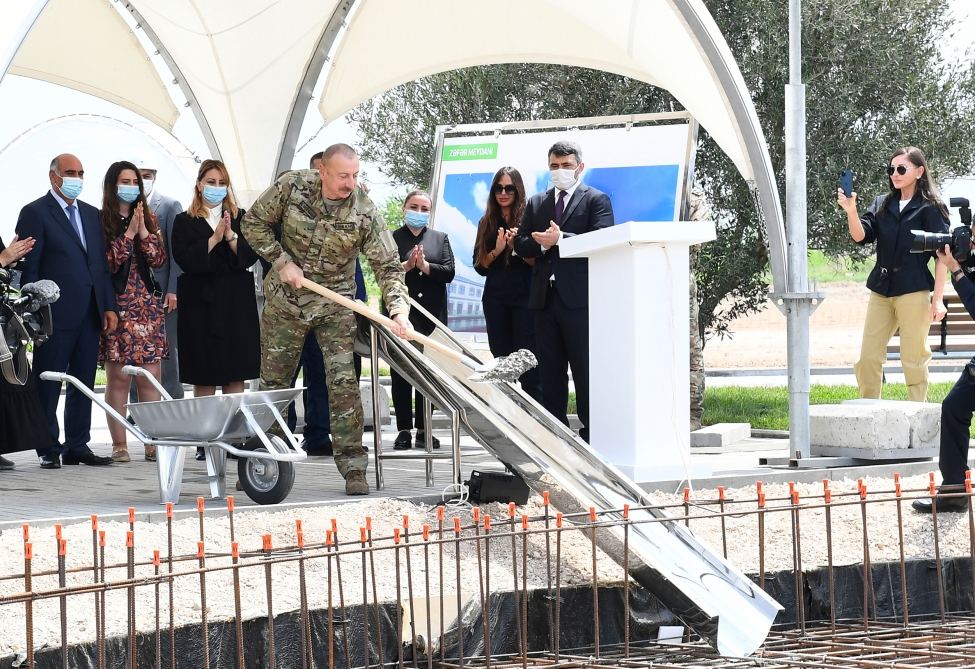 Prezident İlham Əliyev və birinci xanım Mehriban Əliyeva Zəngilanda "Ağıllı kənd" layihəsinin təməlqoyma mərasimində iştirak edib (FOTO/VİDEO)