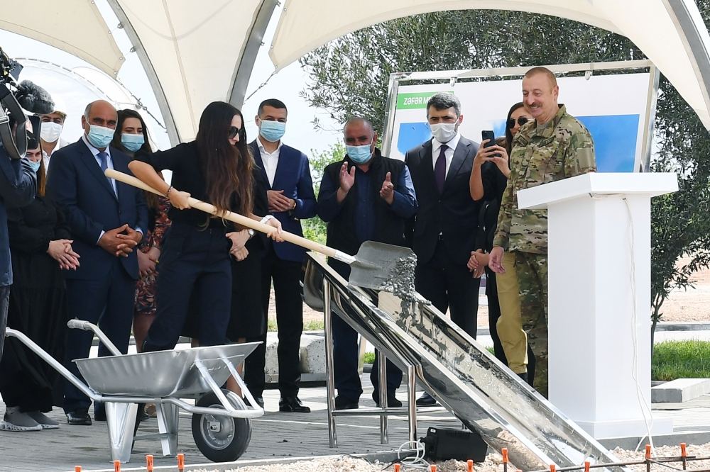 Prezident İlham Əliyev və birinci xanım Mehriban Əliyeva Zəngilanda "Ağıllı kənd" layihəsinin təməlqoyma mərasimində iştirak edib (FOTO/VİDEO)